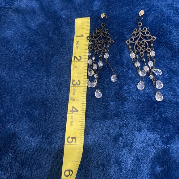 Sale‼️Beautiful light Weight Chandelier Beaded Earrings-EUC - Picture 6 of 7